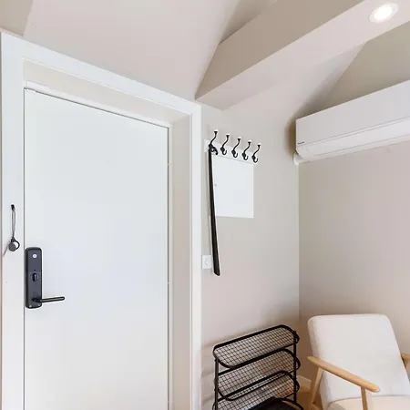 Renovated 2025 - Ac & Terrace - Historic Building *