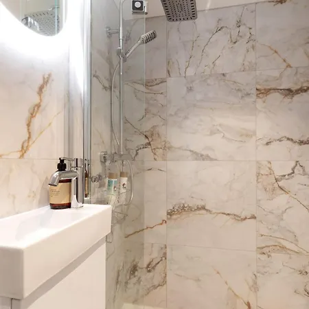 Renovated 2025 - Ac & Terrace - Historic Building Prázdninový dům *