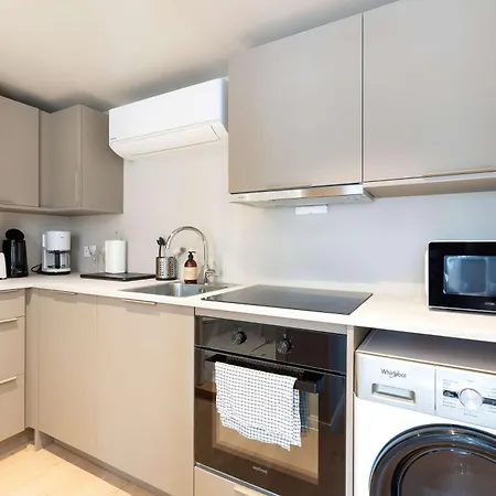 Renovated 2025 - Ac & Terrace - Historic Building Prázdninový dům