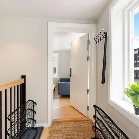 Renovated 2025 - Ac & Terrace - Historic Building Holiday home