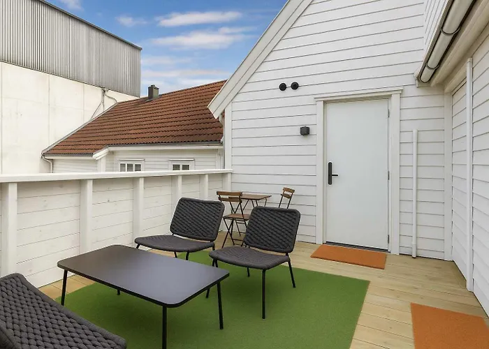 Renovated 2025 - Ac & Terrace - Historic Building Holiday home *