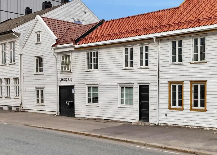 Renovated 2025 - Ac & Terrace - Historic Building